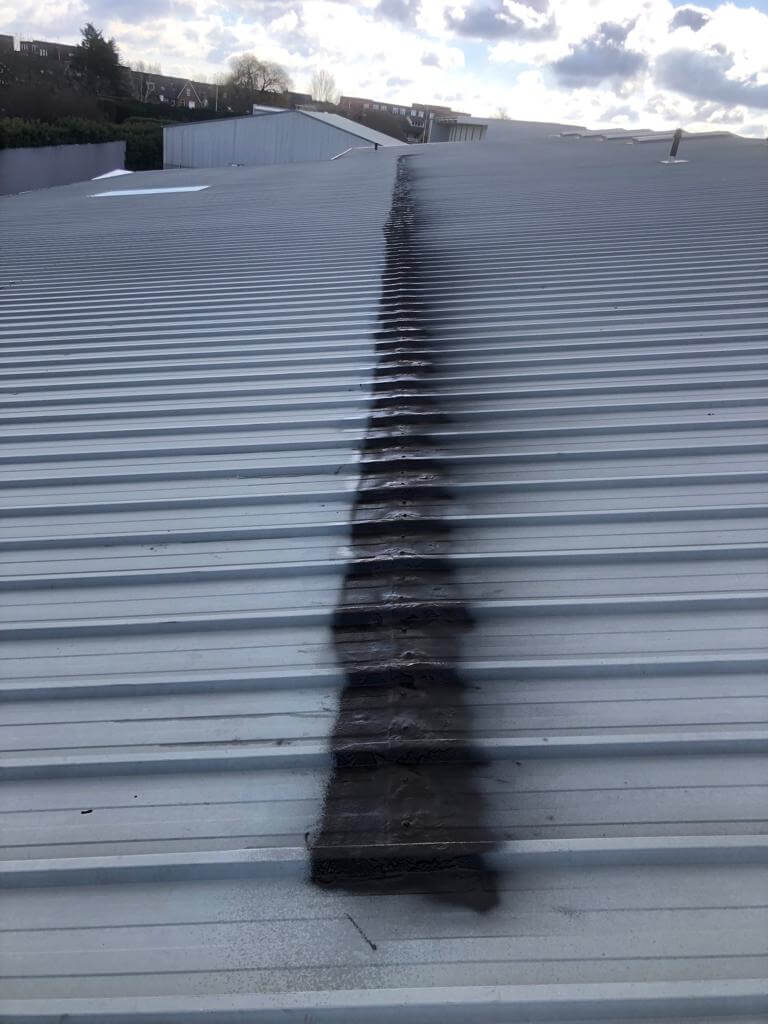 Stalen dak liquid rubber