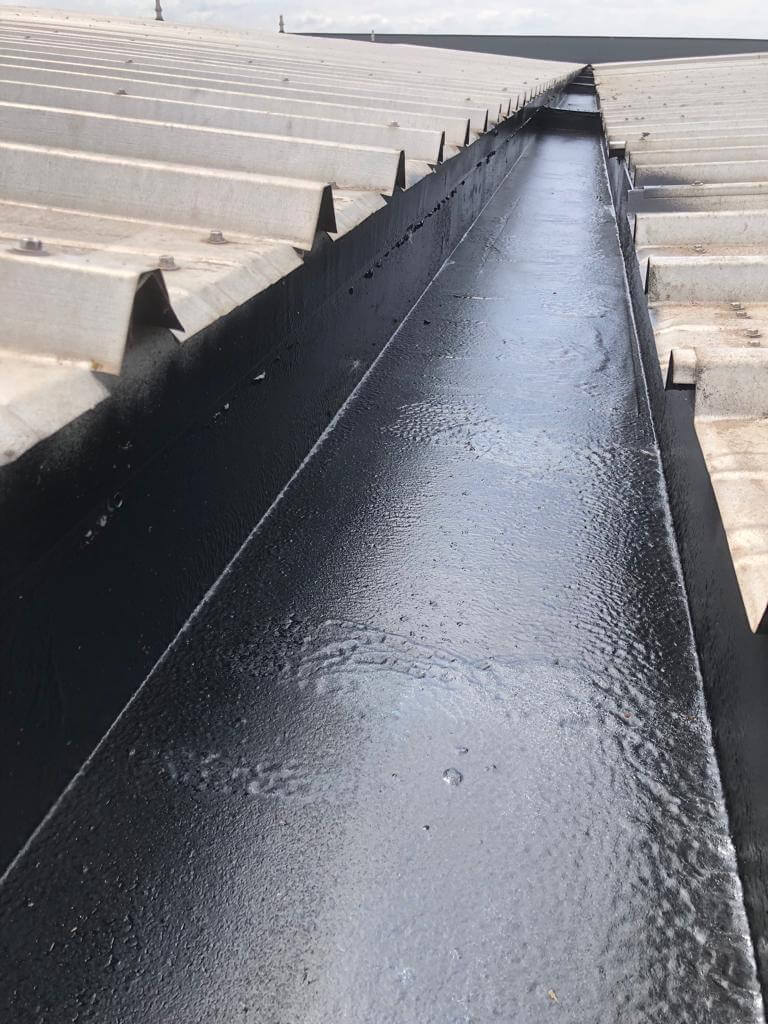 vloeibaar rubber goot afdichting | roestige goot reparatie renovatie