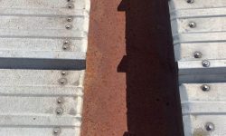 Roestige goot reparatie liquid rubber | vloeibaar rubber goot afdichting